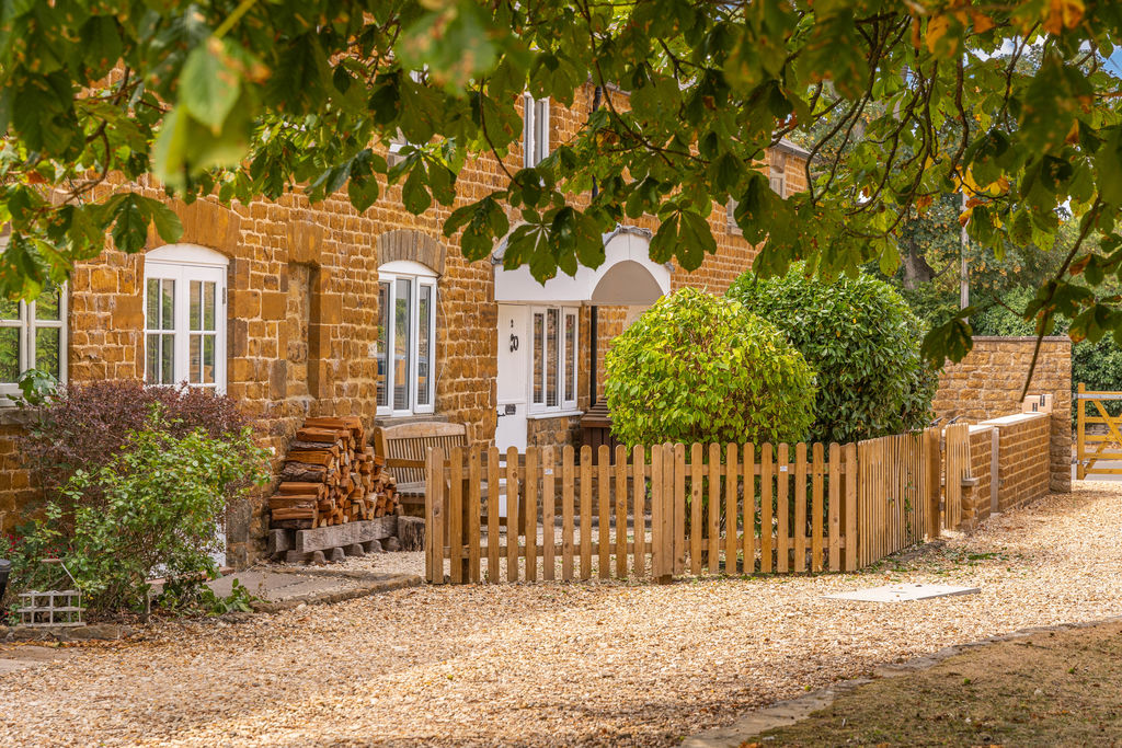 Daisy Hill, Farm Cottages Duns Tew